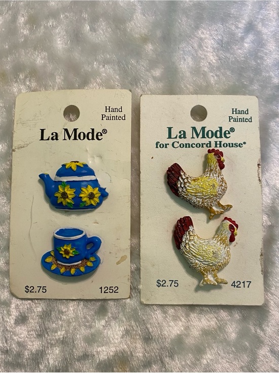 La Mode Sweaters - 🍀(2) VTG La Mode Blue Teapot/Teacup & Chicken Decorative Sweater Pins